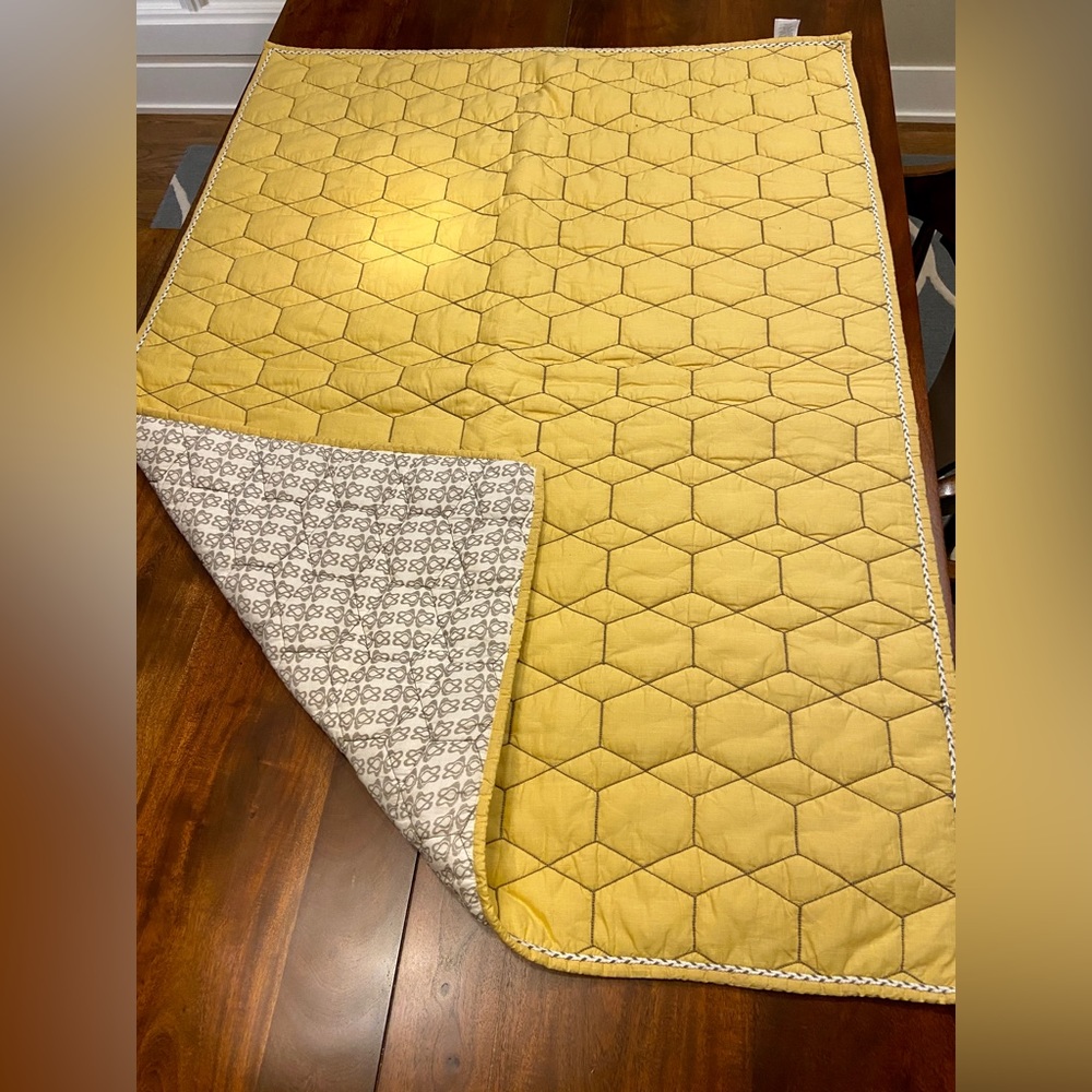 EUC West Elm x PBK Honeycomb Toddler Quilt Horseradish